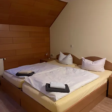 Sandsteinhohle Guest house *